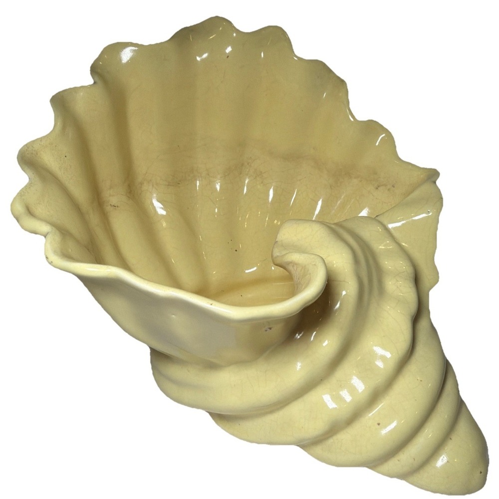 Vintage Atlantic Mold Conch Shell Planter Vase Beach Coastal Decor Pale Yellow